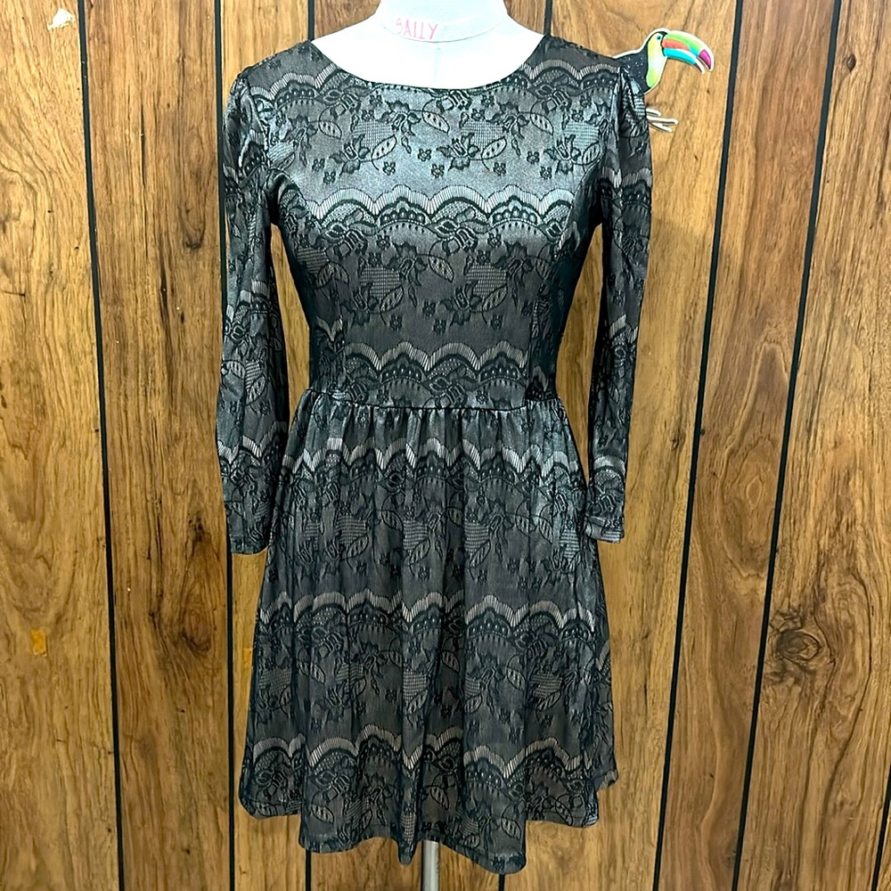 Lace overlay black dress women’s size M